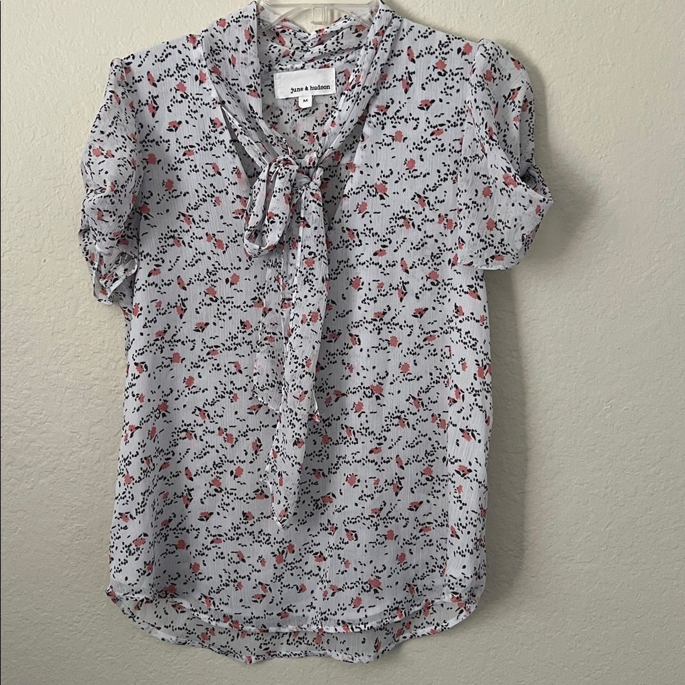 June & Hudson Floral Tie-Neck Top in Size M